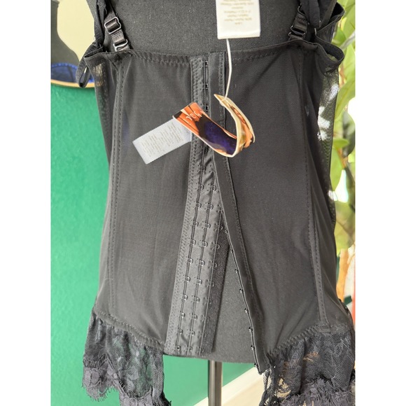 Elegant Blue and Black Lace Shapewear - Picture 4 of 11